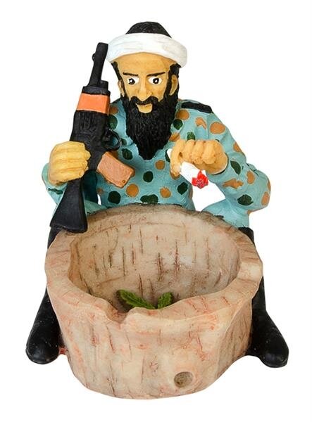 Polyresin Aschenbecher Figur, "Mann mit AK47 & Joint", 10cm