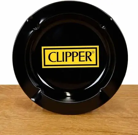Fire-Flow Metal Aschenbecher – Clipper Logo Black (Ø 135 mm)